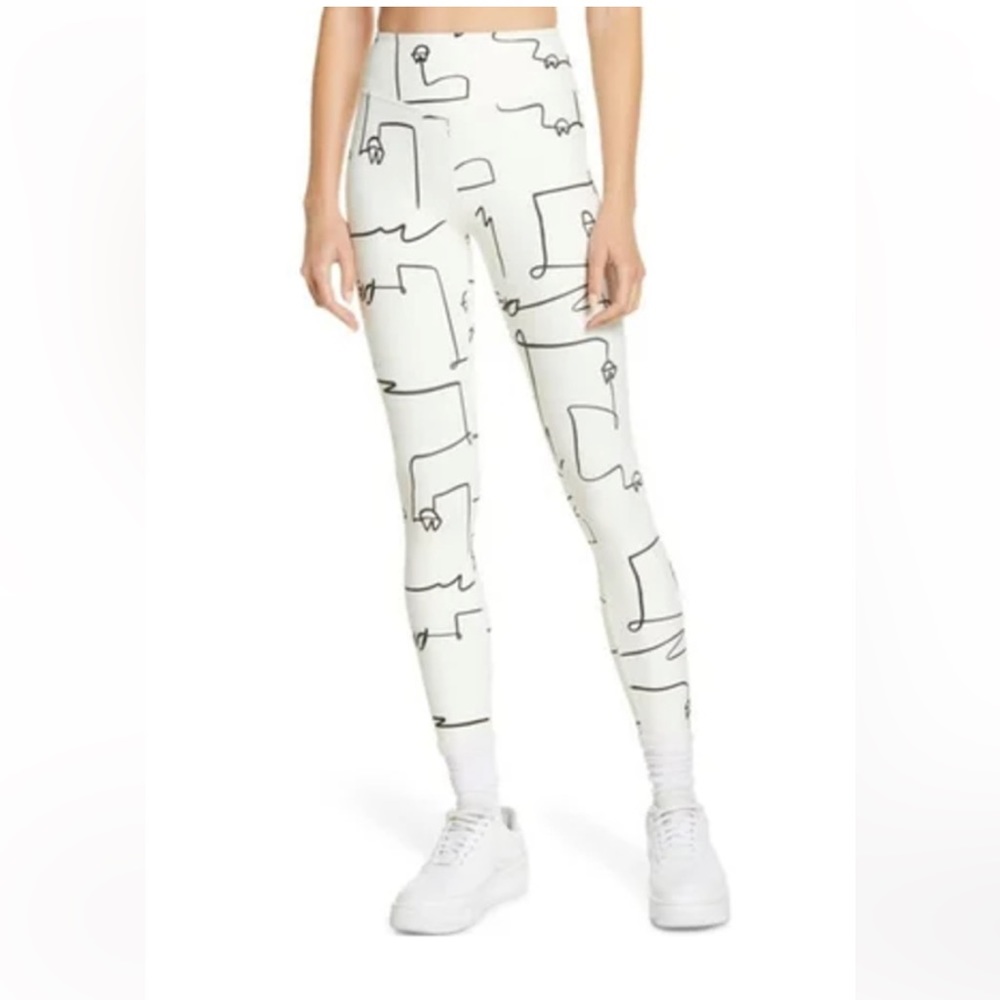 NWT WeWoreWhat V-Shape Scribbles
Leggings In Off White Multi MEDIUM